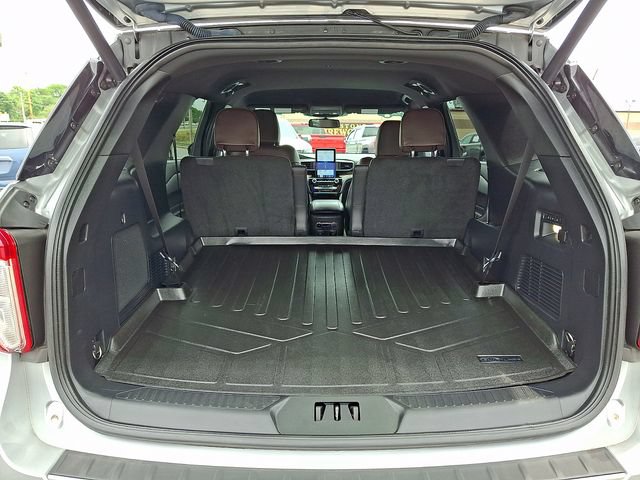 Used 2023 Ford Explorer Platinum w/ Technology Package AWD/4WD image 29
