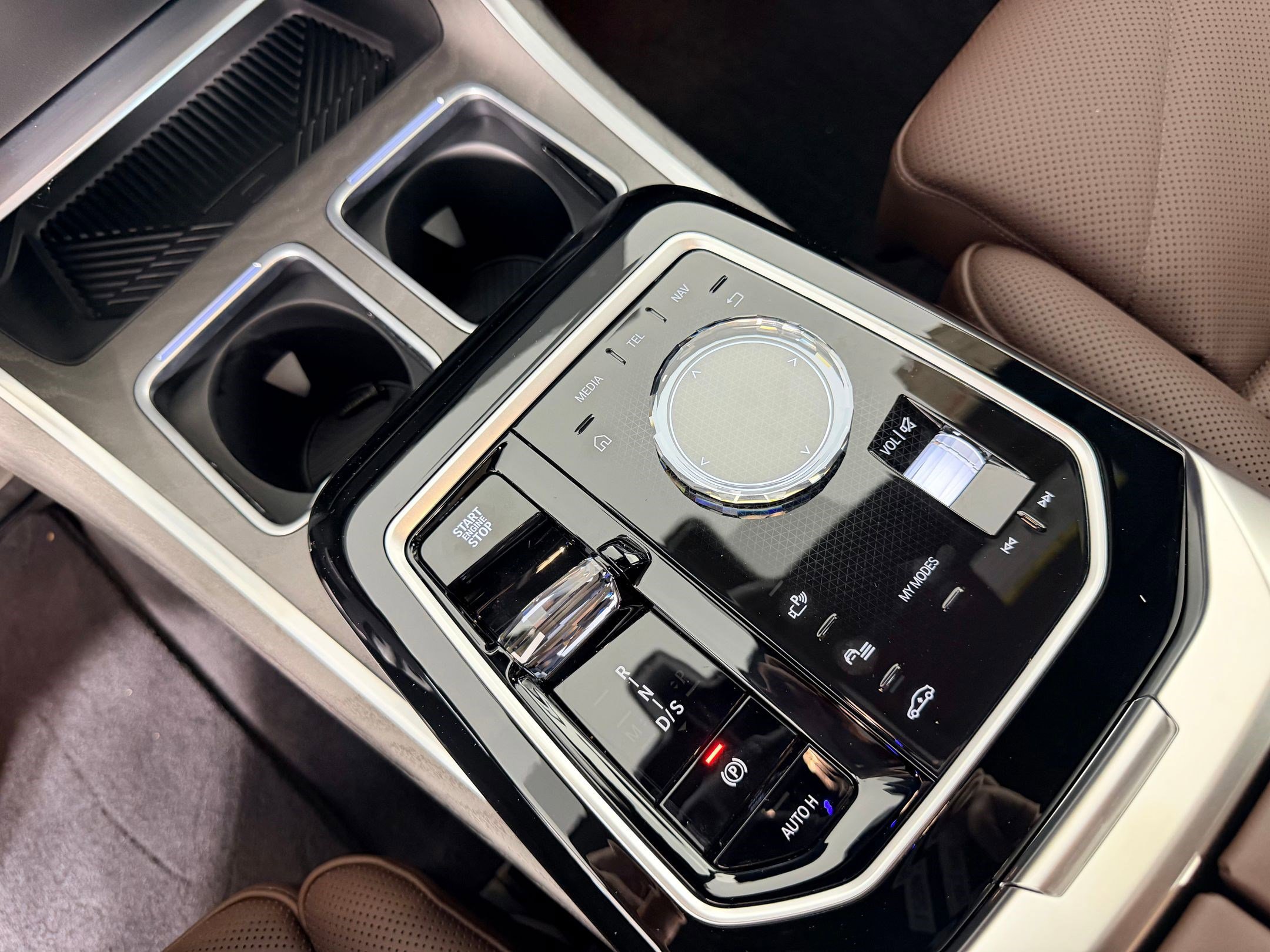 Certified 2025 BMW 740i w/ Premium Package image 16