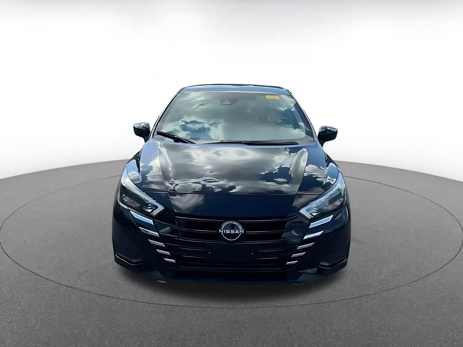 Used 2025 Nissan Versa SV image 4