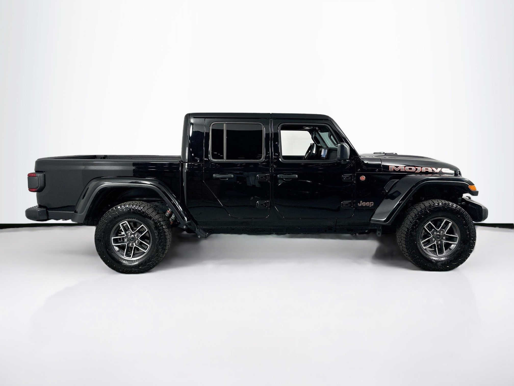 Used 2024 Jeep Gladiator Mojave w/ Convenience Group image 4