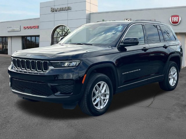 Used 2025 Jeep Grand Cherokee Laredo X w/ Luxury Tech Group I AWD/4WD image 3