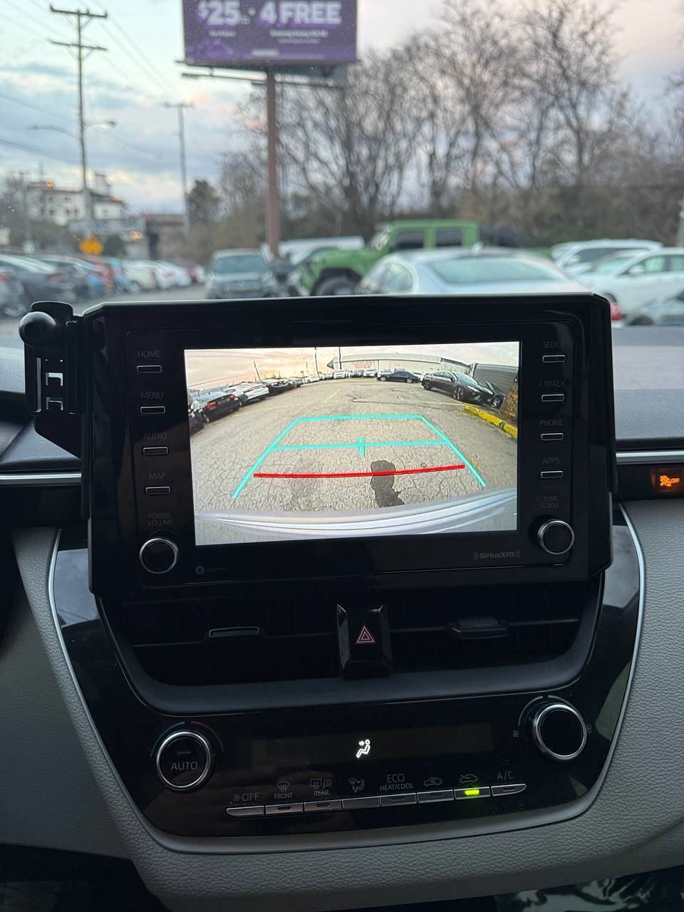 Used 2021 Toyota Corolla LE image 23