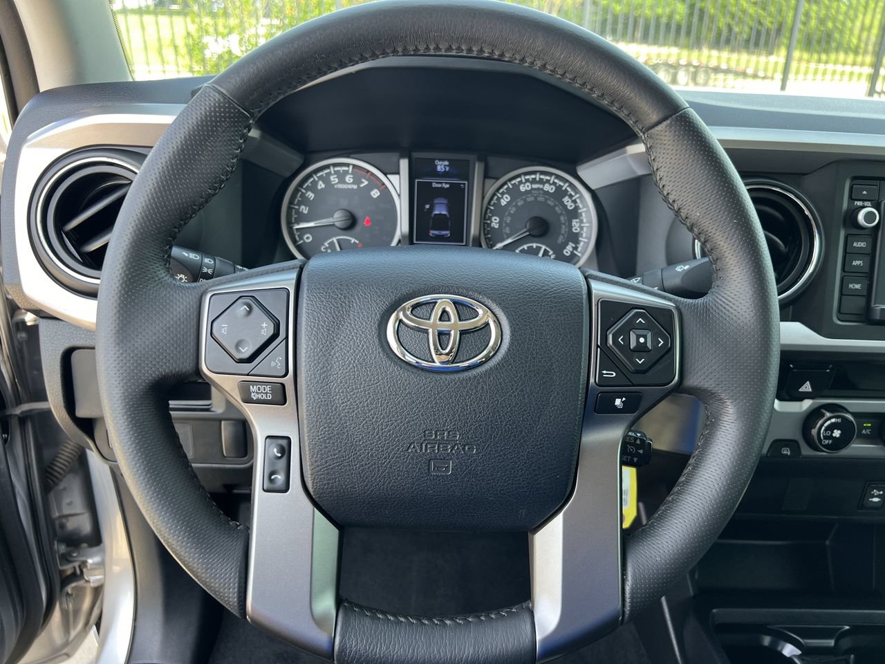 Used 2017 Toyota Tacoma SR5 w/ Tow Package RWD image 11