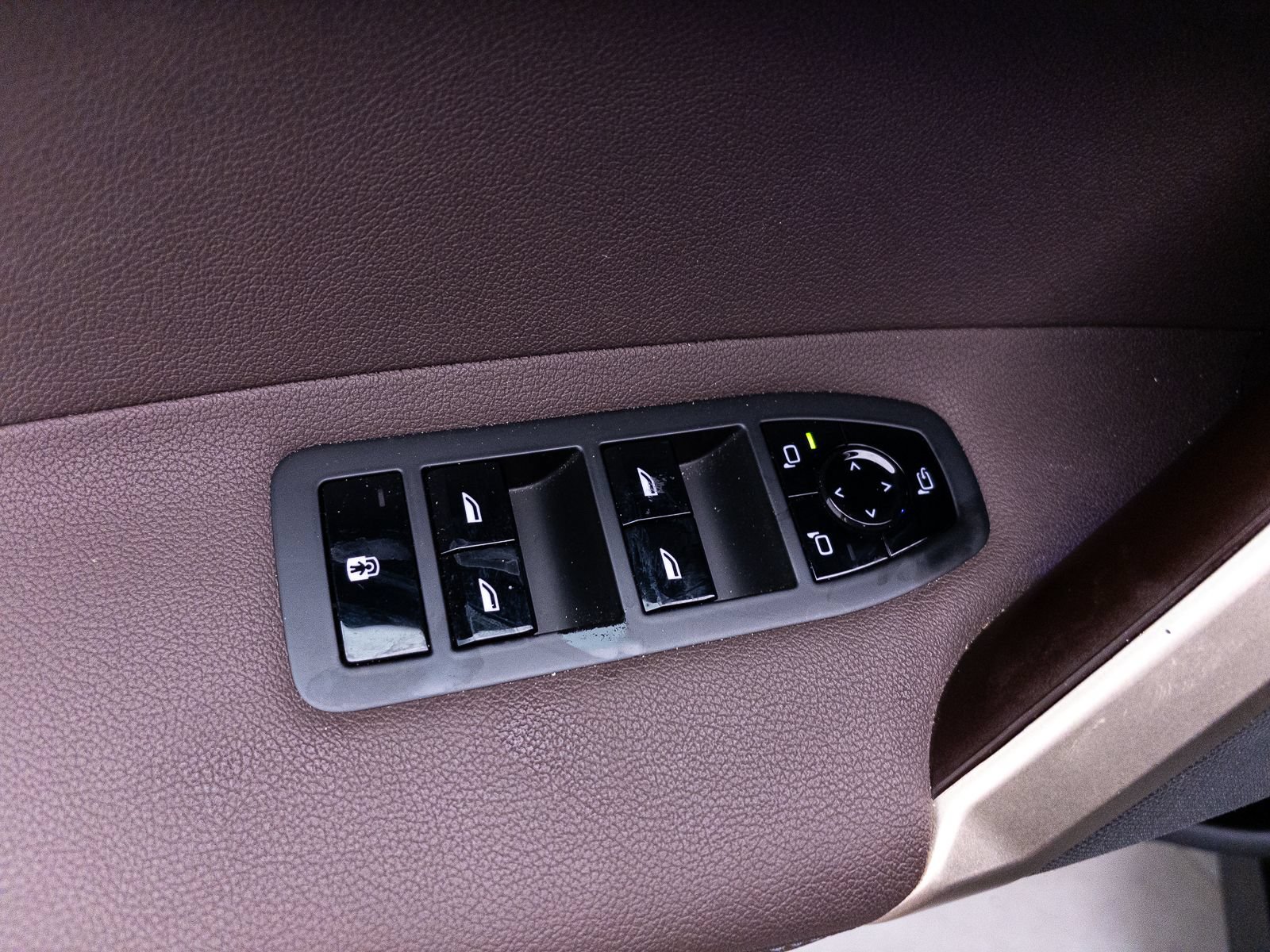 Used 2023 BMW iX M60 w/ Executive Package AWD/4WD image 21