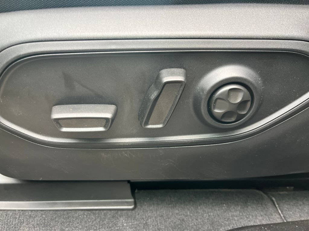 New 2025 Jeep Grand Cherokee Laredo X w/ Luxury Tech Group I AWD/4WD image 30