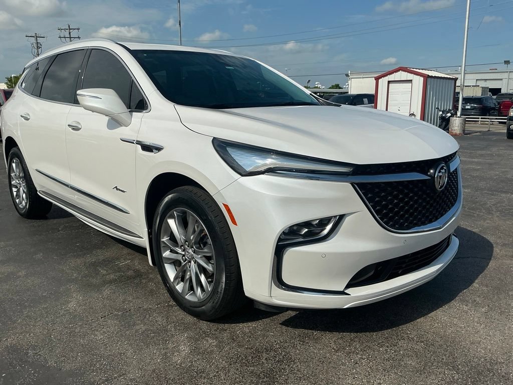 Used 2023 Buick Enclave Avenir w/ Avenir Technology Package AWD/4WD image 3