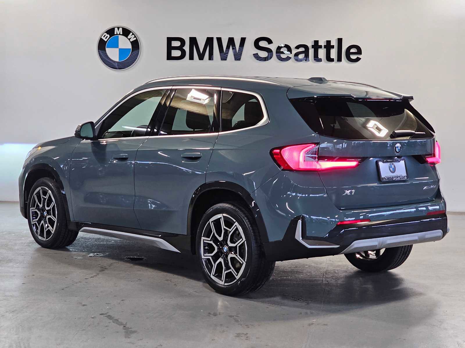 Used 2025 BMW X1 xDrive28i w/ Technology Package image 4
