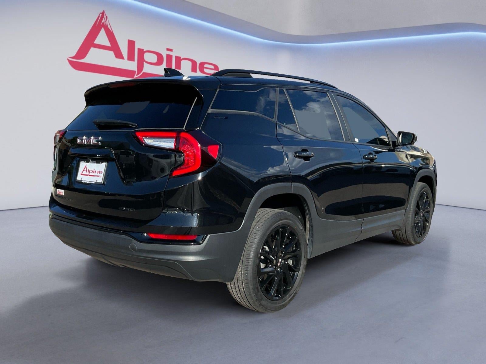 Used 2024 GMC Terrain SLE w/ Elevation Edition AWD/4WD image 5