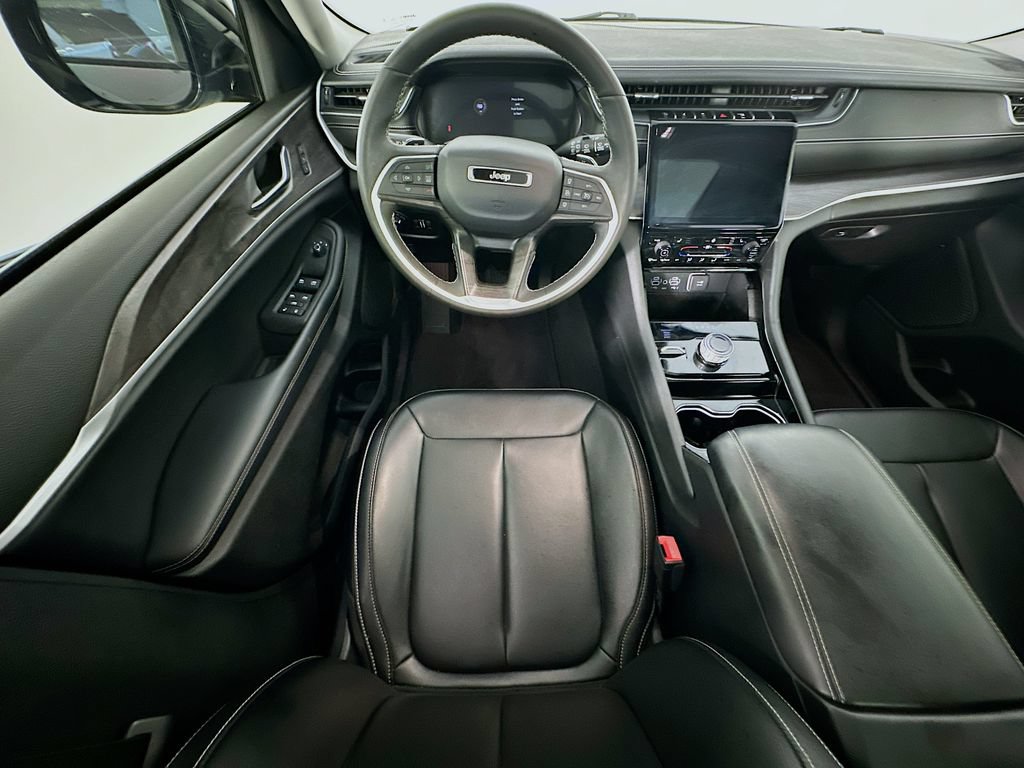 Used 2023 Jeep Grand Cherokee L Limited AWD/4WD image 9