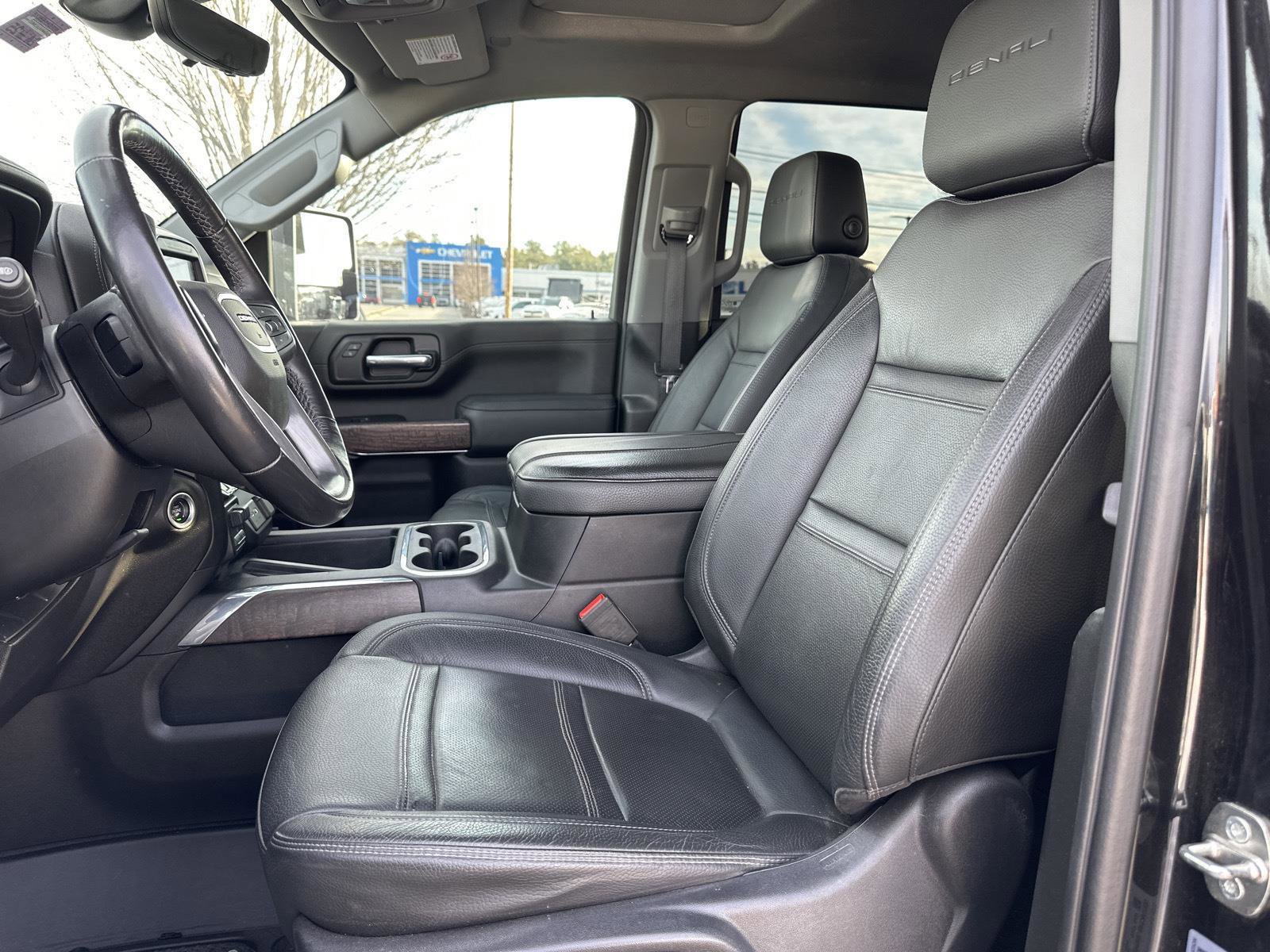 Used 2023 GMC Sierra 3500 Denali w/ Denali Black Diamond Edition image 10