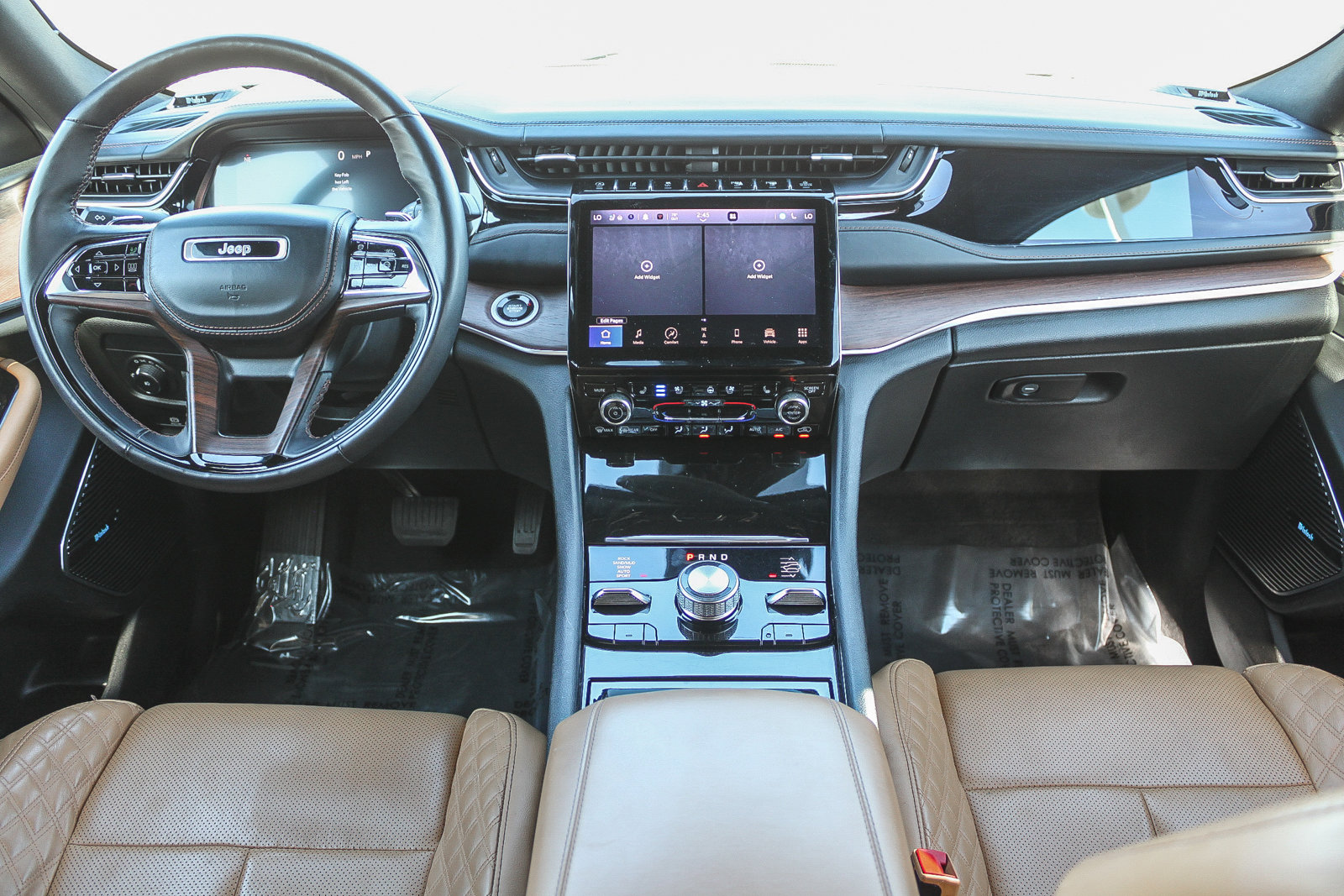 Used 2023 Jeep Grand Cherokee Summit w/ Luxury Tech Group V image 14