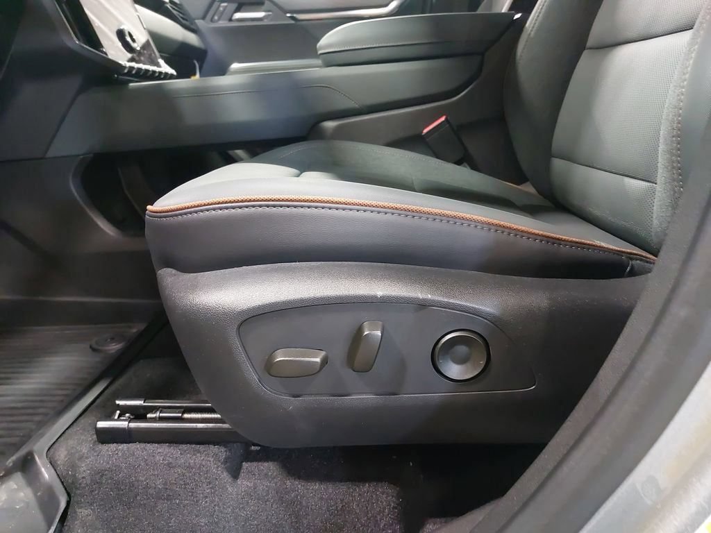 New 2025 GMC Acadia AT4 w/ LPO, Floor Liner Package AWD/4WD image 33