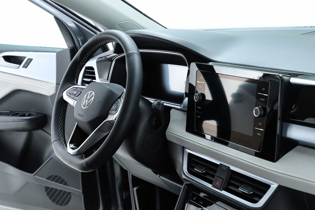 New 2026 Volkswagen Taos SE image 71