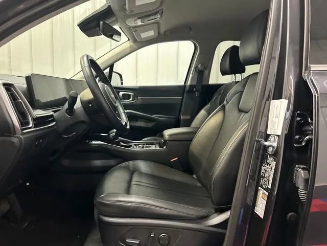 Used 2025 Kia Sorento EX AWD/4WD image 10