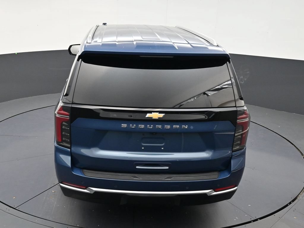 Used 2025 Chevrolet Suburban LS RWD image 17