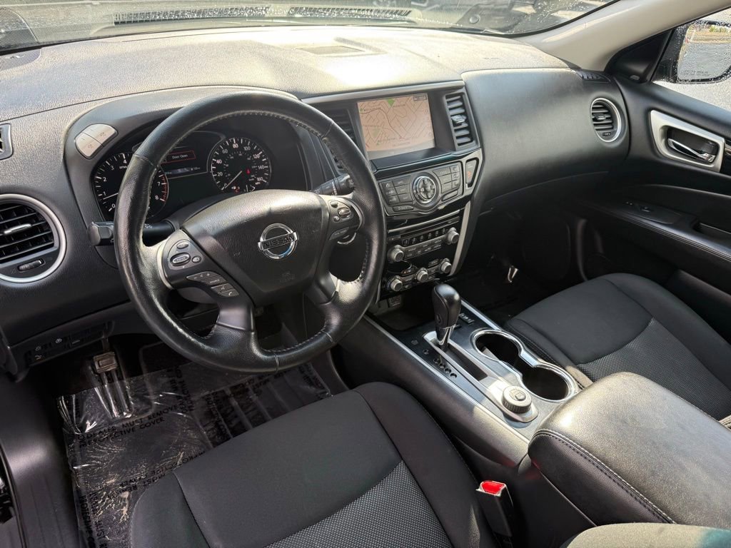 Used 2020 Nissan Pathfinder SV image 18