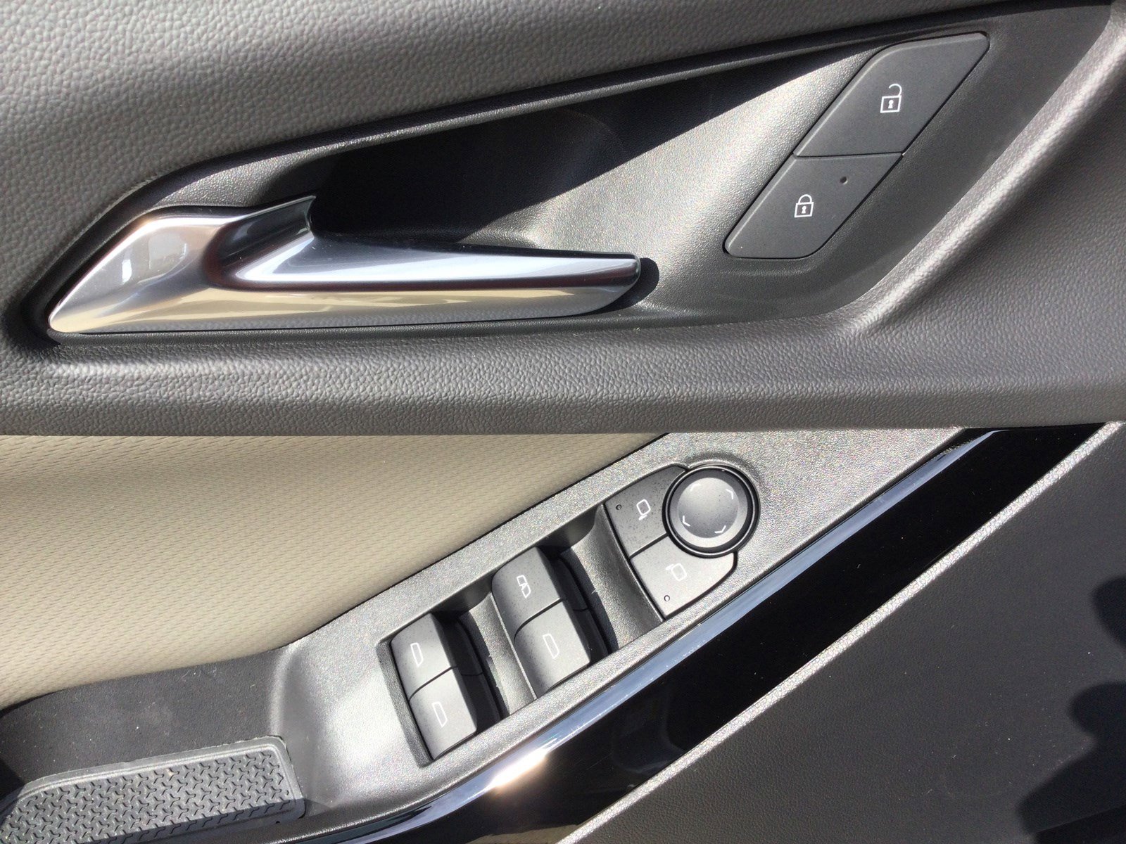 New 2025 Chevrolet Equinox LT w/ Convenience Package II image 8