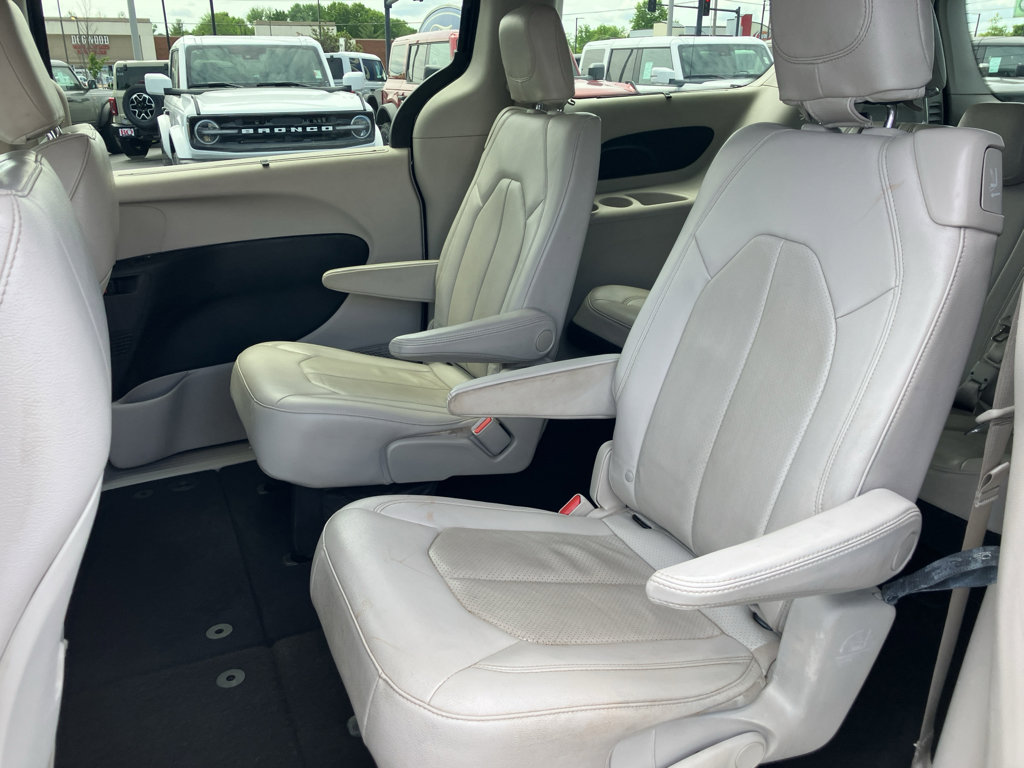 Used 2019 Chrysler Pacifica Touring-L FWD image 30