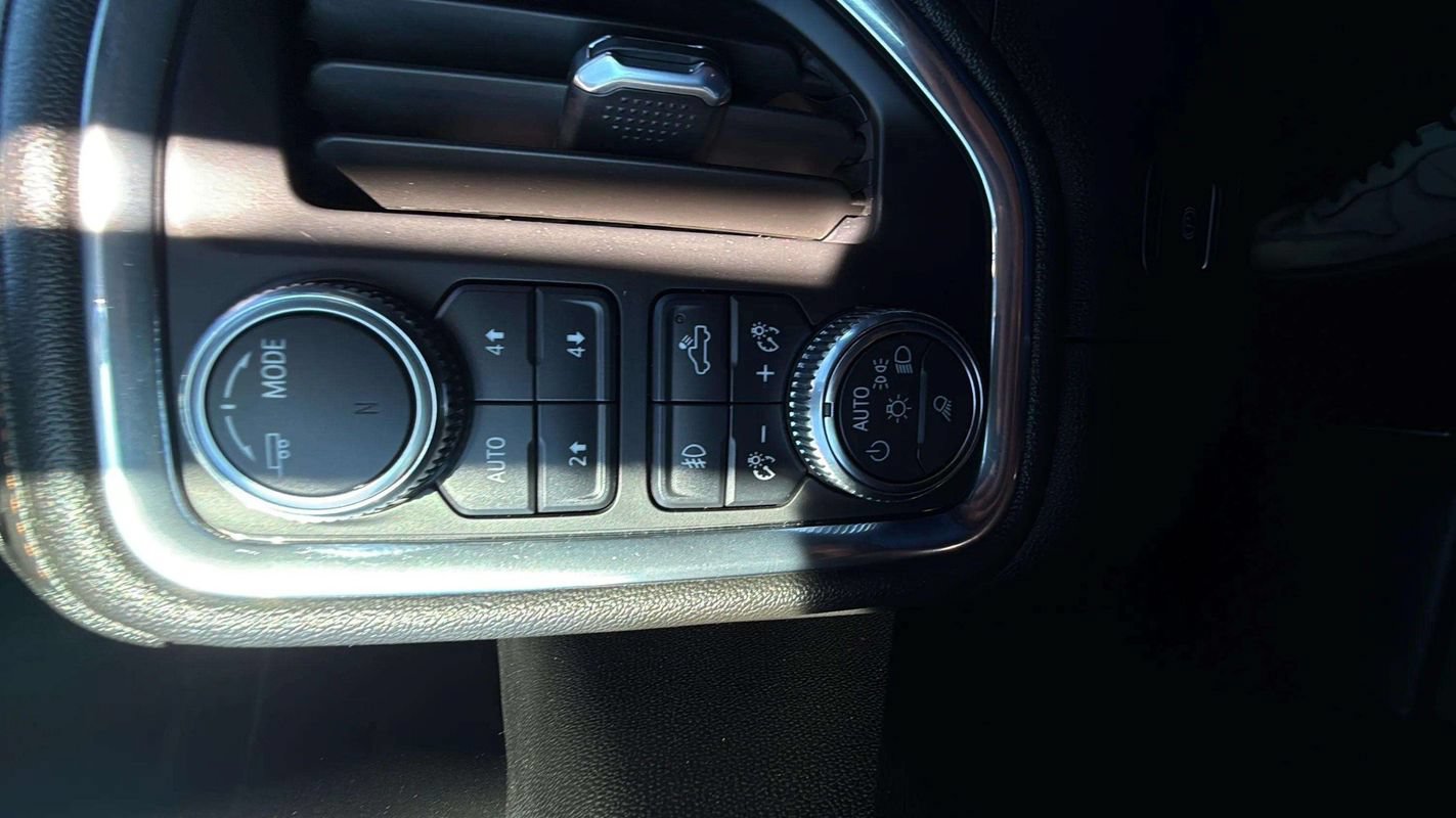 Used 2023 GMC Sierra 3500 AT4 w/ AT4 Preferred Package AWD/4WD image 15
