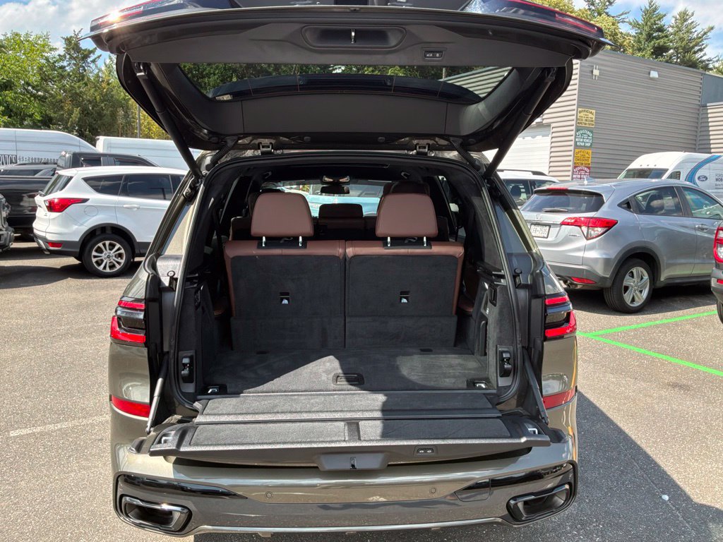 Used 2024 BMW X7 xDrive40i w/ M Sport Package AWD/4WD image 17