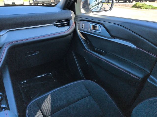 Certified 2025 Ford Explorer ST image 17