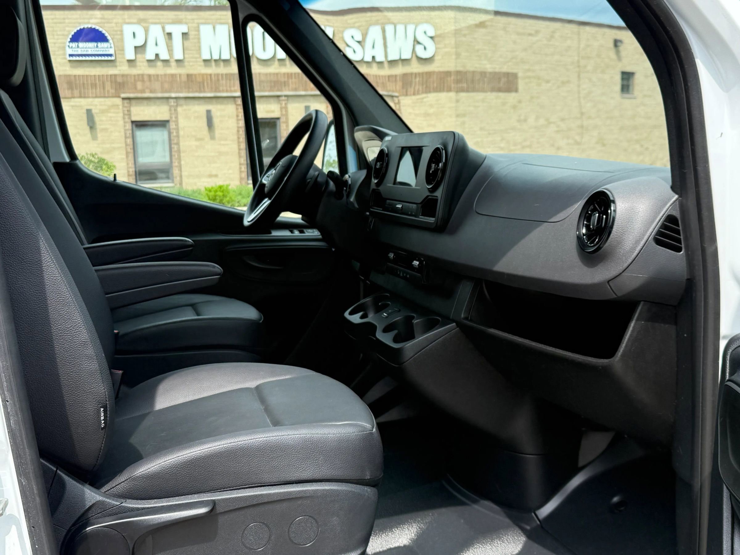 Used 2022 Mercedes-Benz Sprinter 3500 image 12