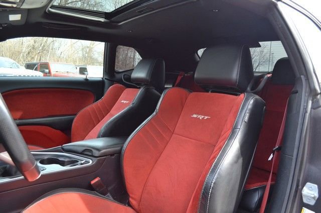 Used 2015 Dodge Challenger SRT image 18