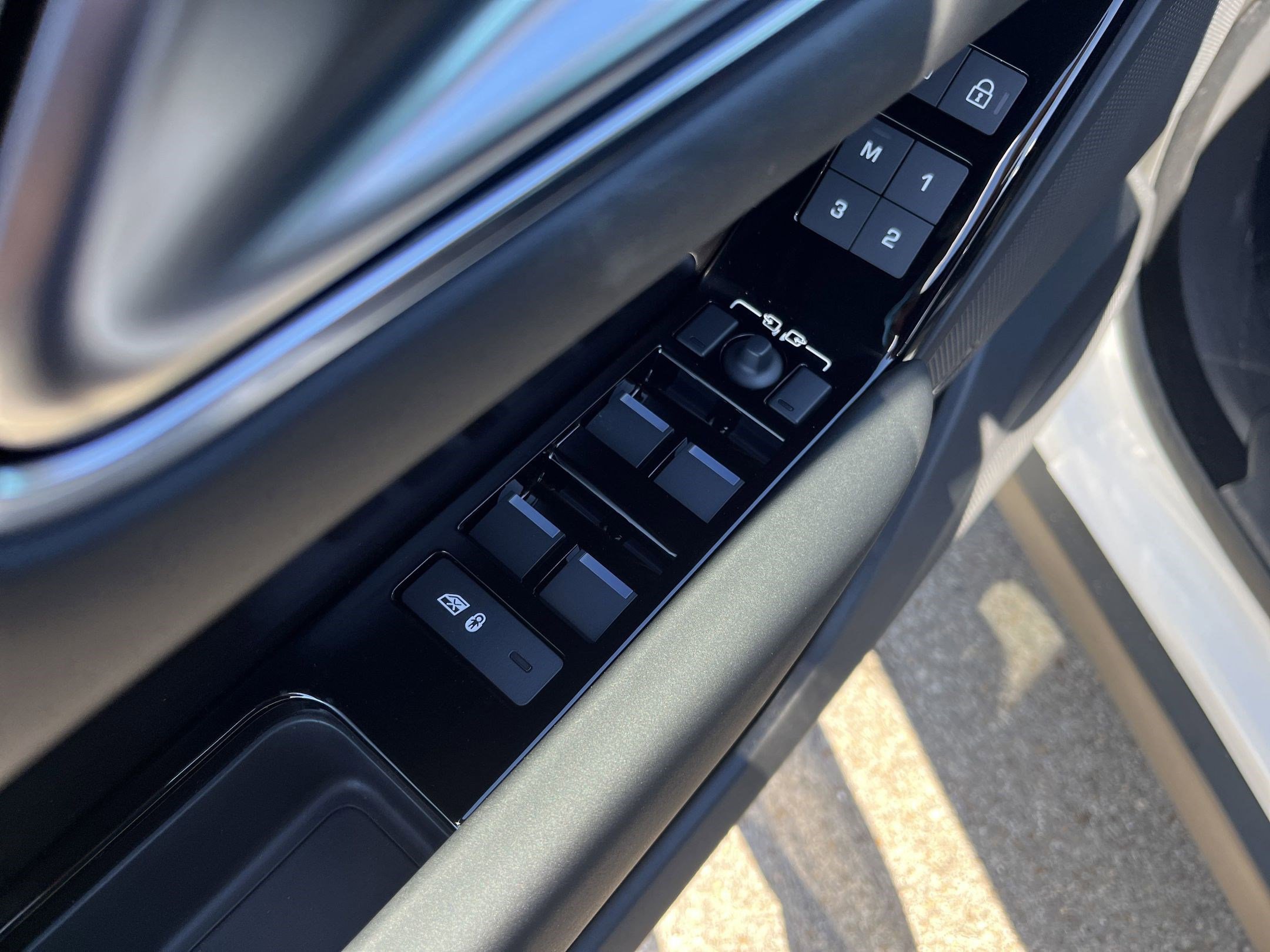 New 2026 Land Rover Range Rover Velar Dynamic SE image 12