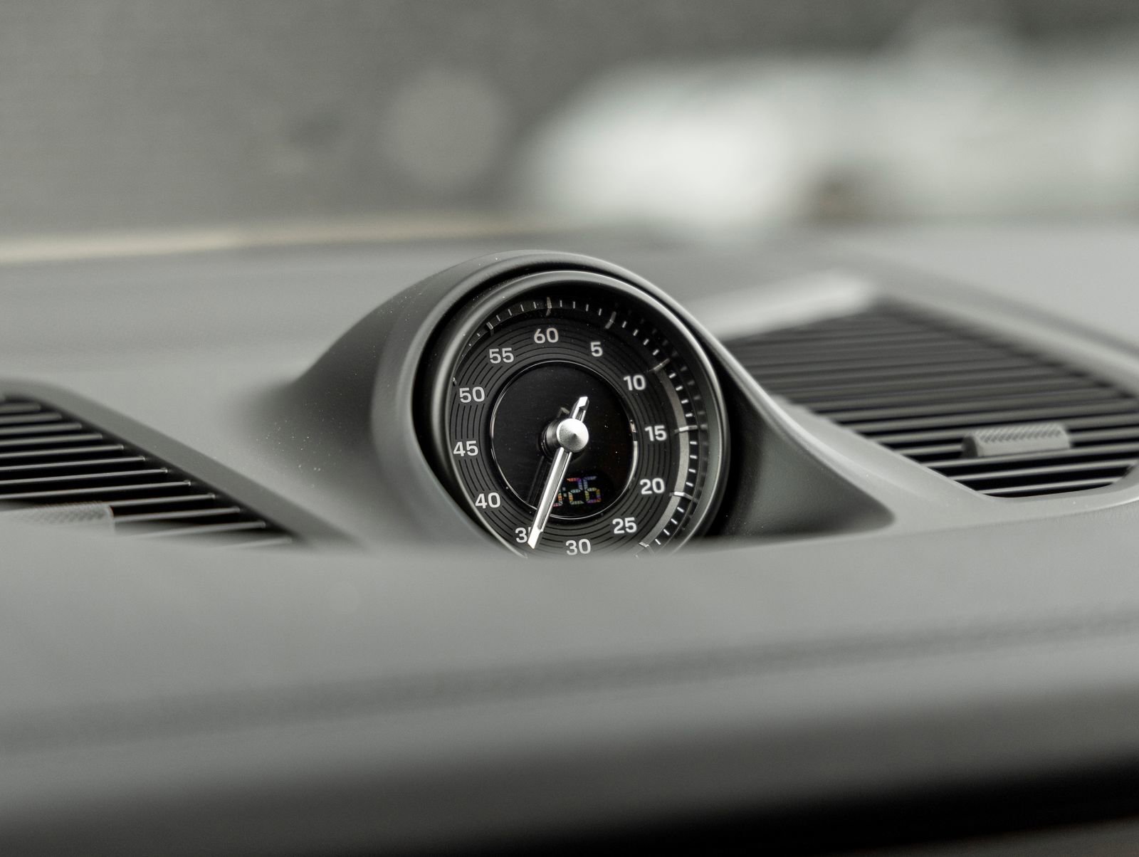 New 2025 Porsche Cayenne E-Hybrid Coupe AWD/4WD image 30