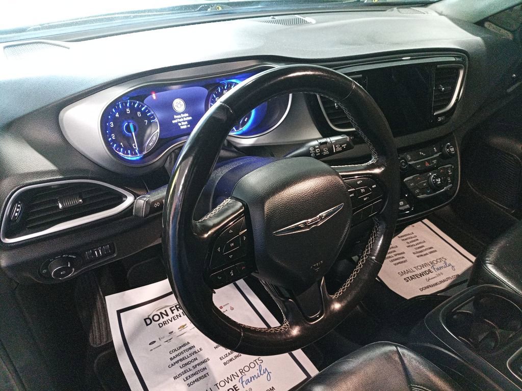 Used 2020 Chrysler Pacifica Touring-L Plus w/ S Appearance Package FWD image 10