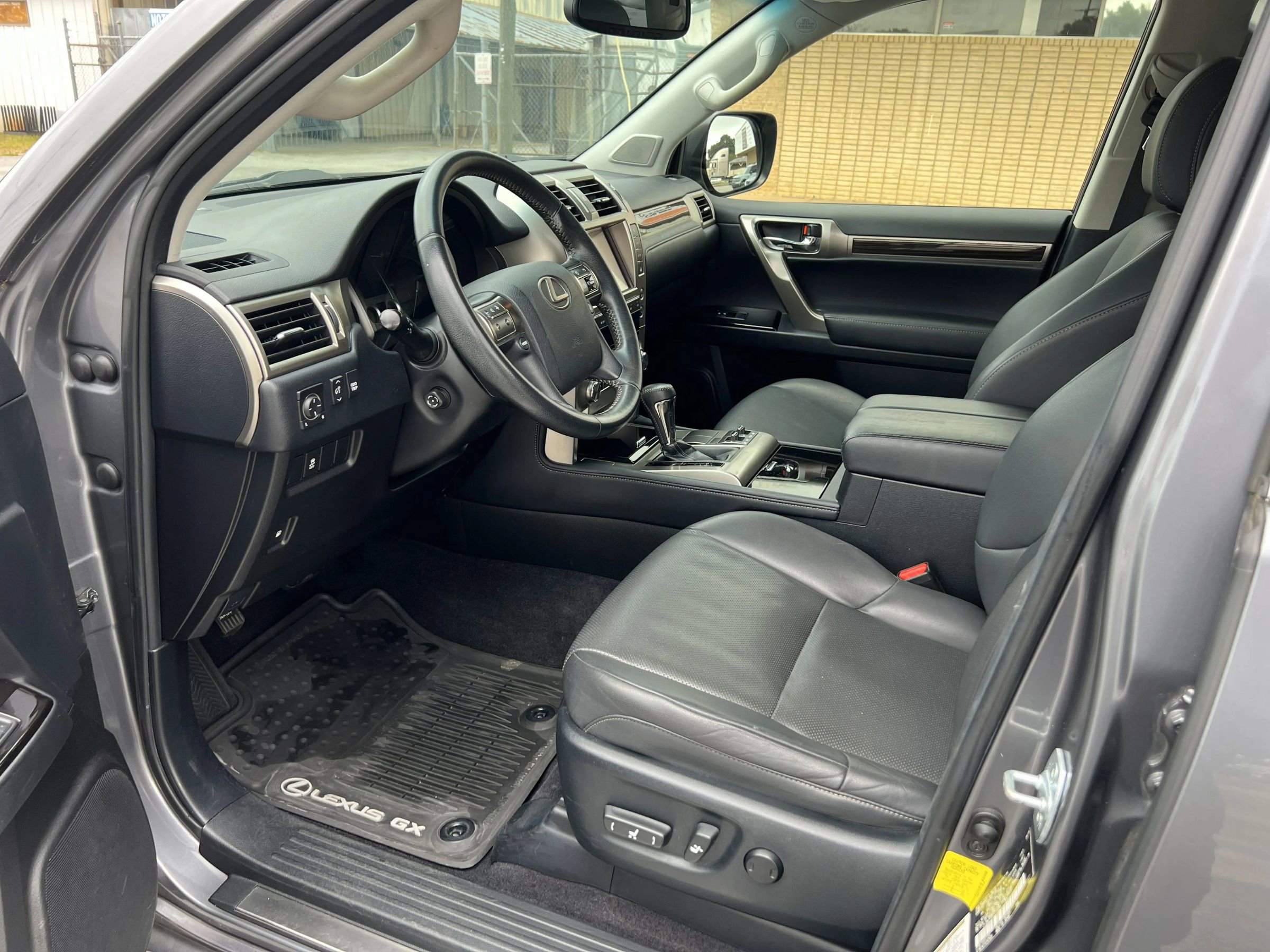 Used 2015 Lexus GX 460 image 20