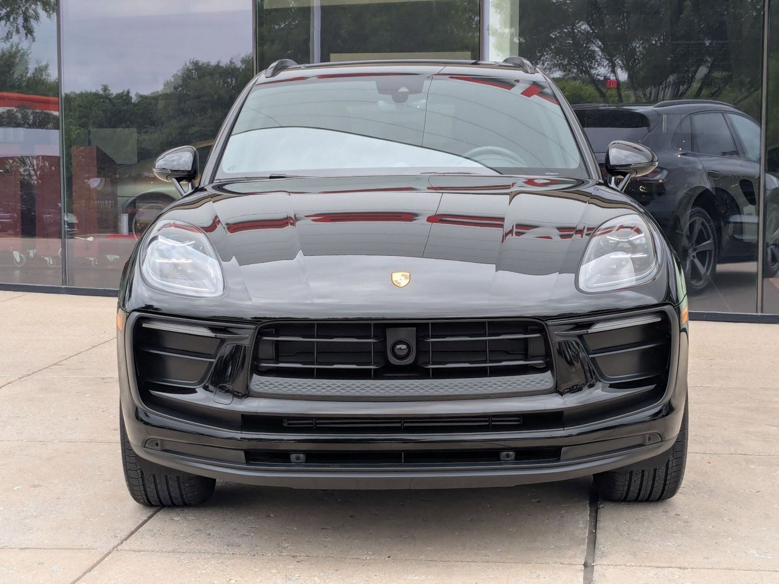 Certified 2025 Porsche Macan AWD/4WD image 6