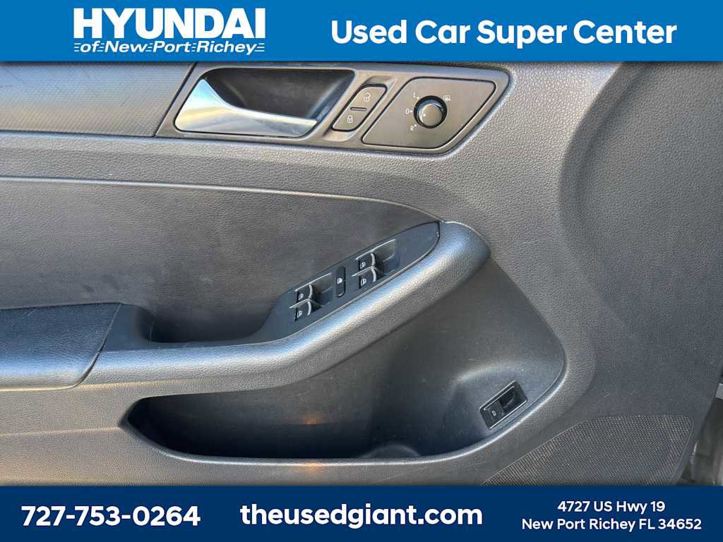 Used 2011 Volkswagen Jetta SE image 9