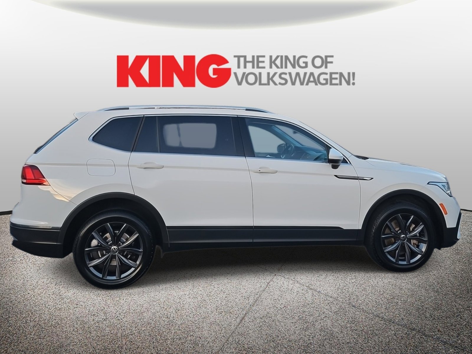 Used 2022 Volkswagen Tiguan SE w/ Panoramic Sunroof Package video 2