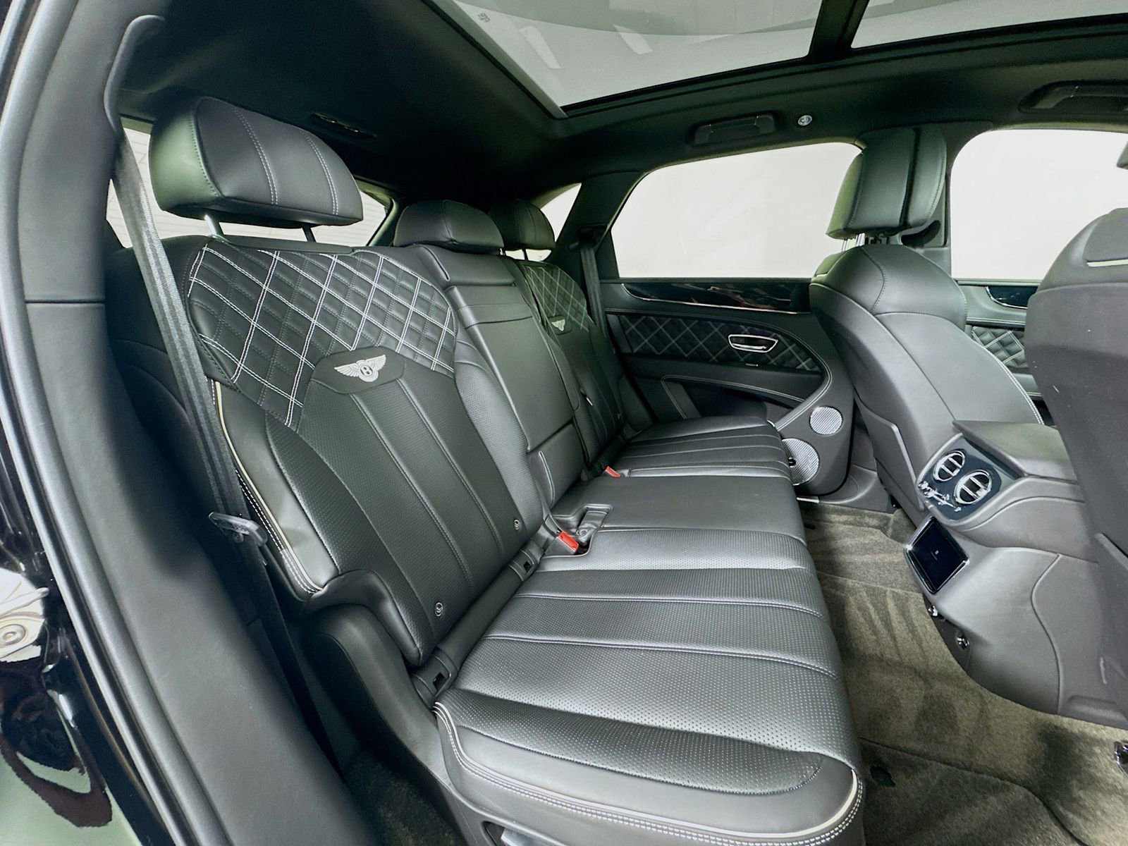 Used 2021 Bentley Bentayga AWD/4WD image 27