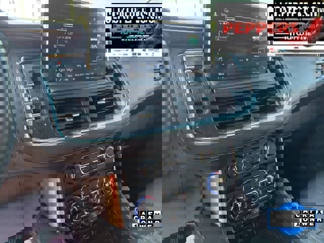 Used 2023 Chevrolet Suburban Premier image 8