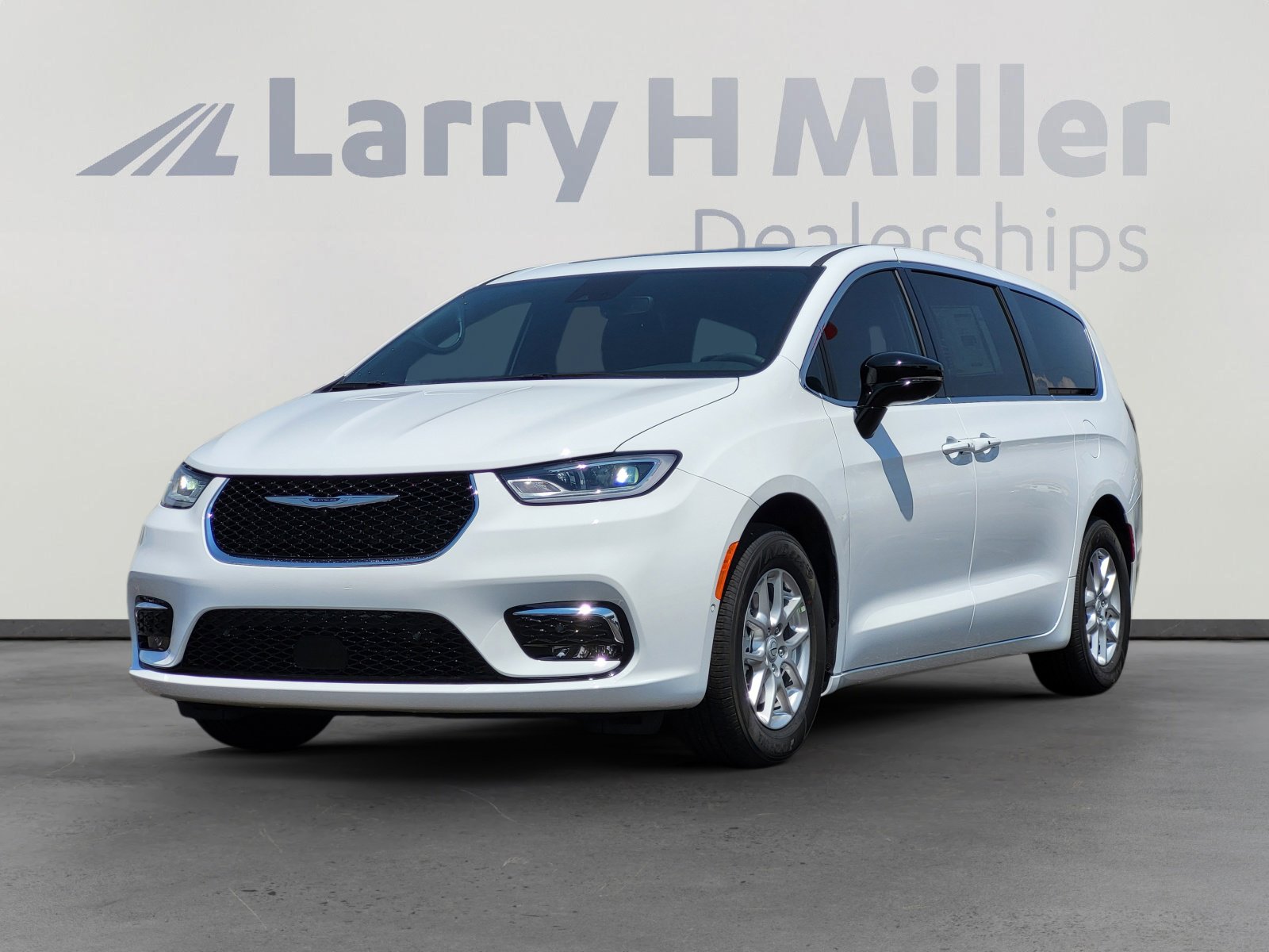 New 2025 Chrysler Pacifica Select