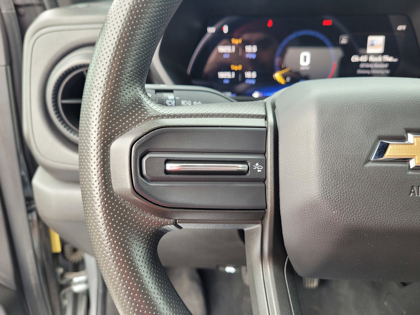 Used 2024 Chevrolet Colorado W/T image 21