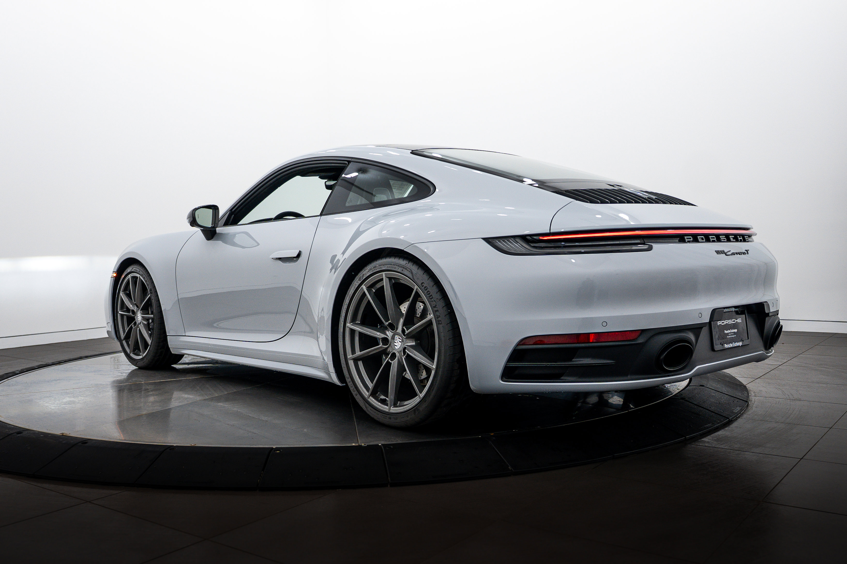 Certified 2024 Porsche 911 Carrera T RWD image 3