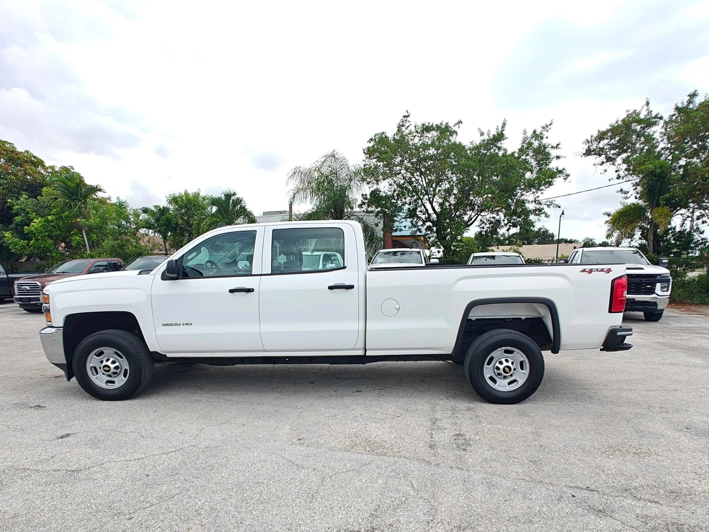 Used 2019 Chevrolet Silverado 2500 W/T AWD/4WD image 4