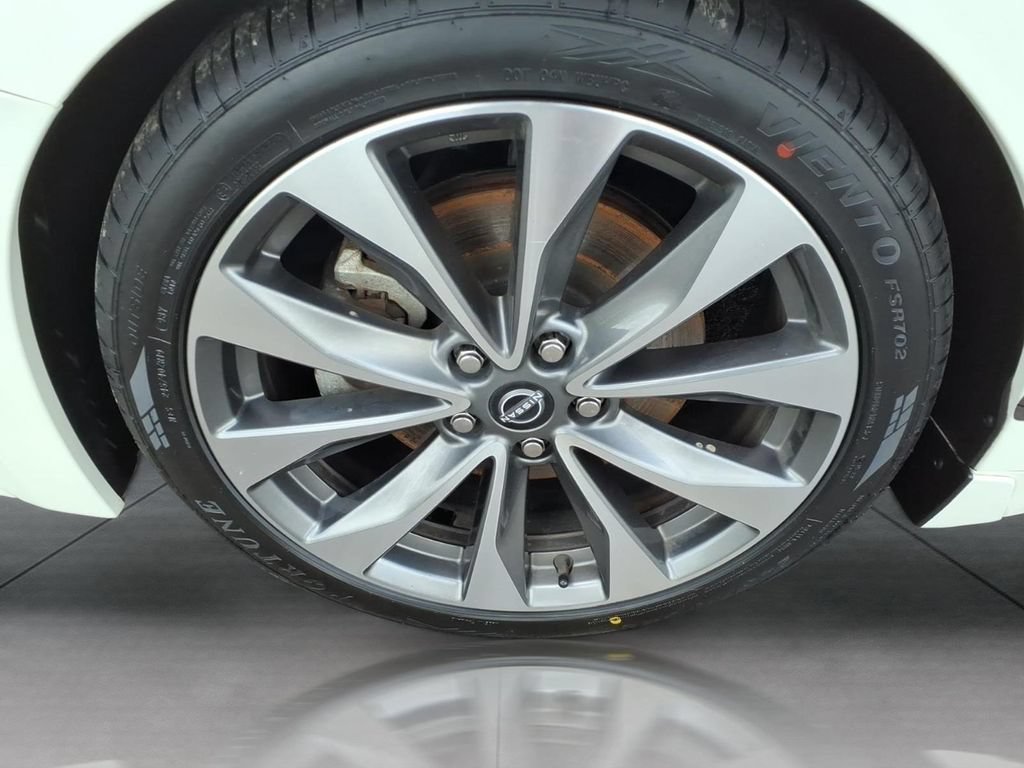 Used 2023 Nissan Maxima Platinum w/ Sport Mat Group FWD image 9