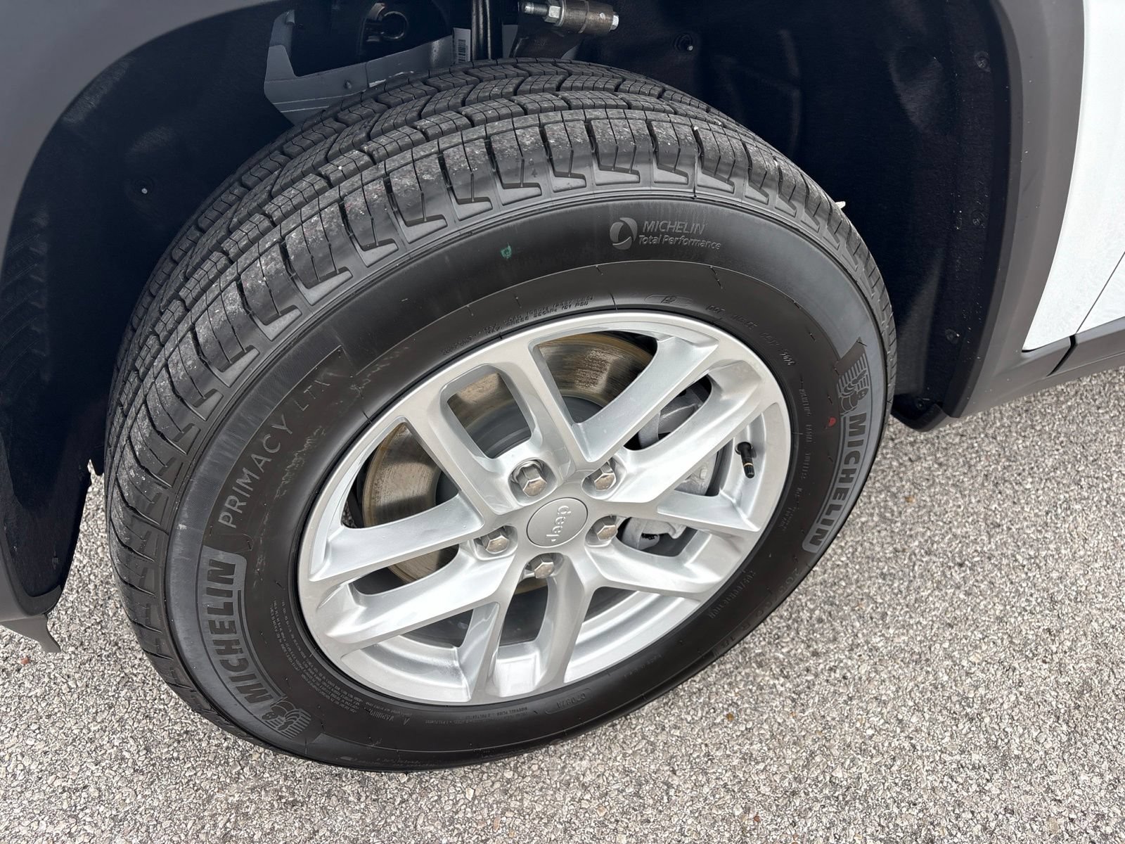 New 2026 Jeep Grand Cherokee L Laredo RWD image 30