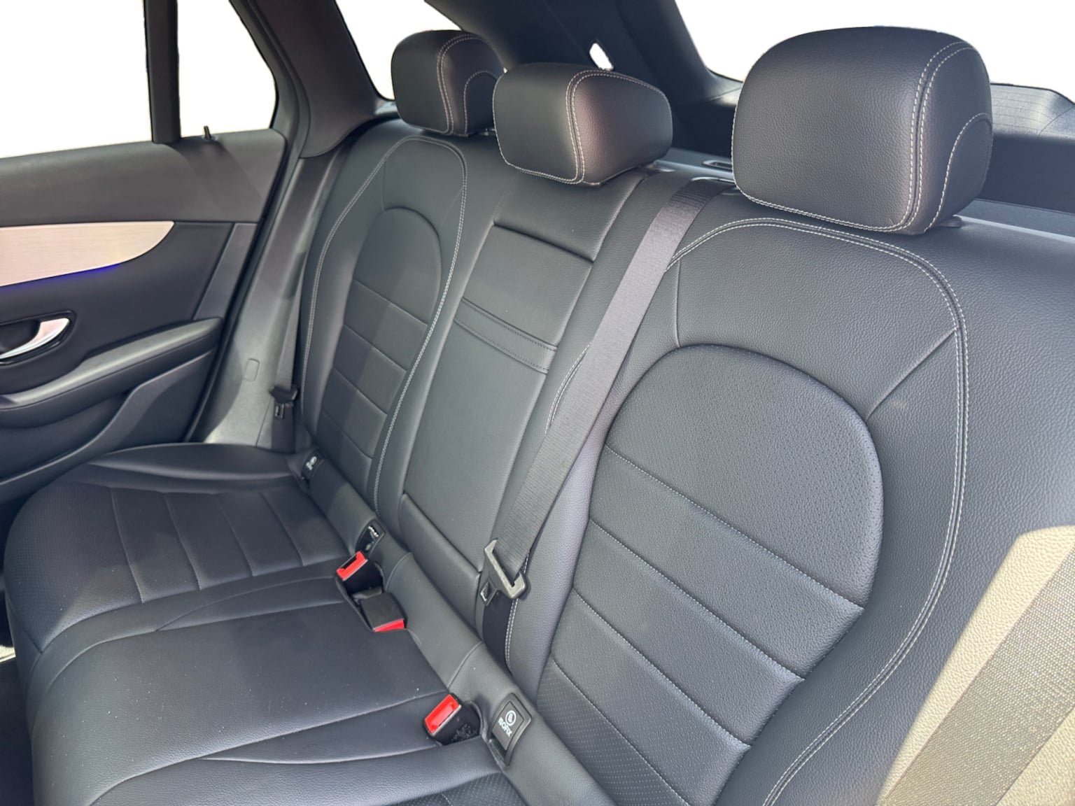 Used 2021 Mercedes-Benz GLC 300 4MATIC w/ Premium Package image 16