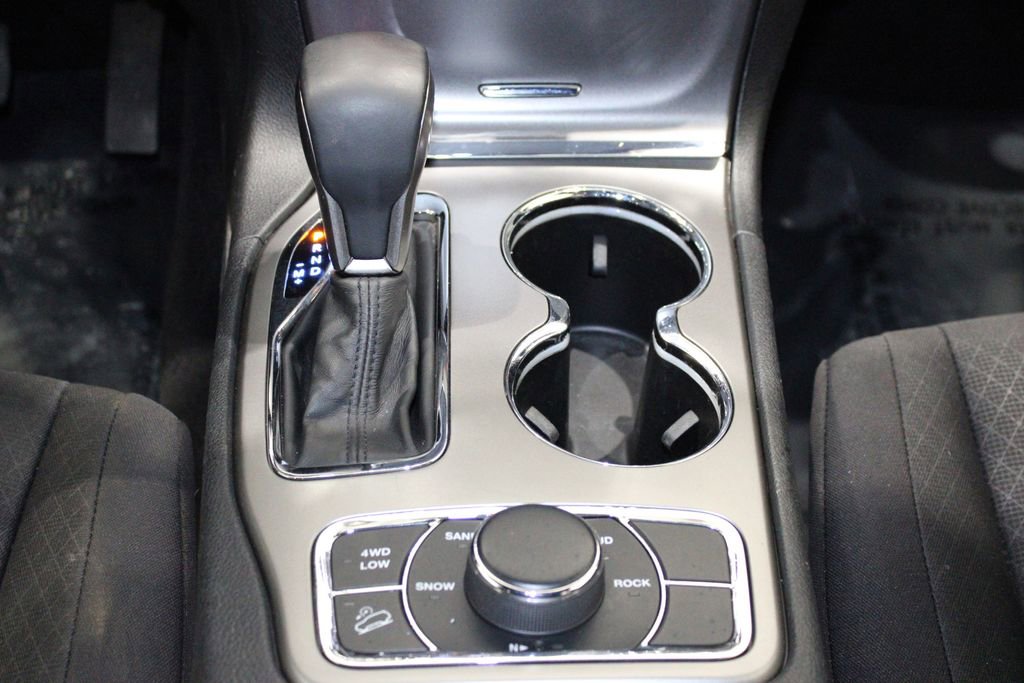 Used 2019 Jeep Grand Cherokee Laredo image 41