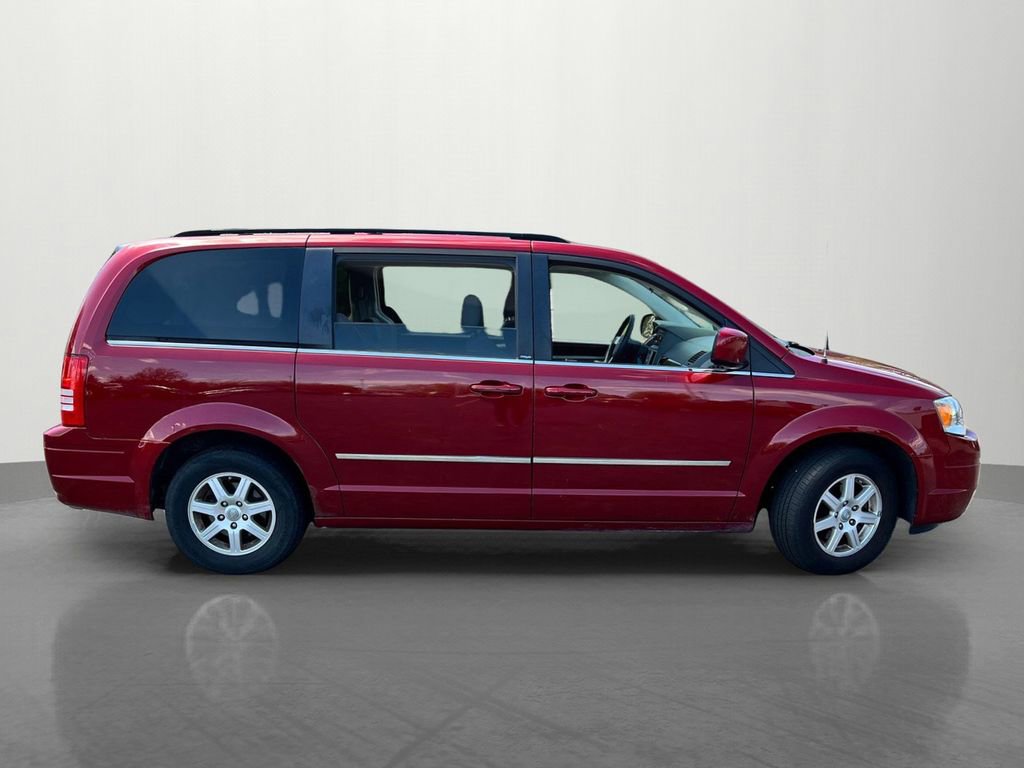 Used 2010 Chrysler Town & Country Touring FWD image 2