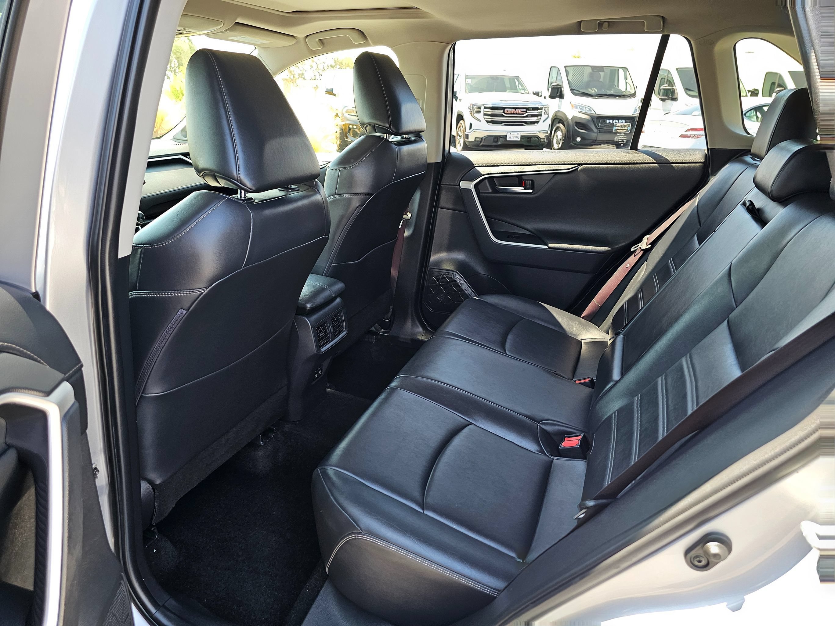 Used 2019 Toyota RAV4 Limited w/ Carpet Mat Package FWD image 19