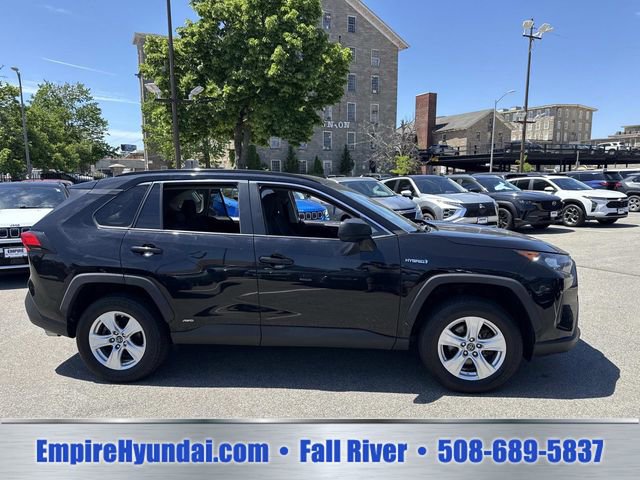 Used 2020 Toyota RAV4 LE AWD/4WD image 3
