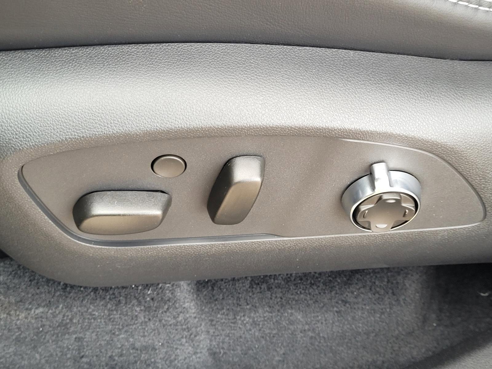 New 2026 GMC Acadia Denali Ultimate w/ LPO, Floor Liner Package AWD/4WD image 9