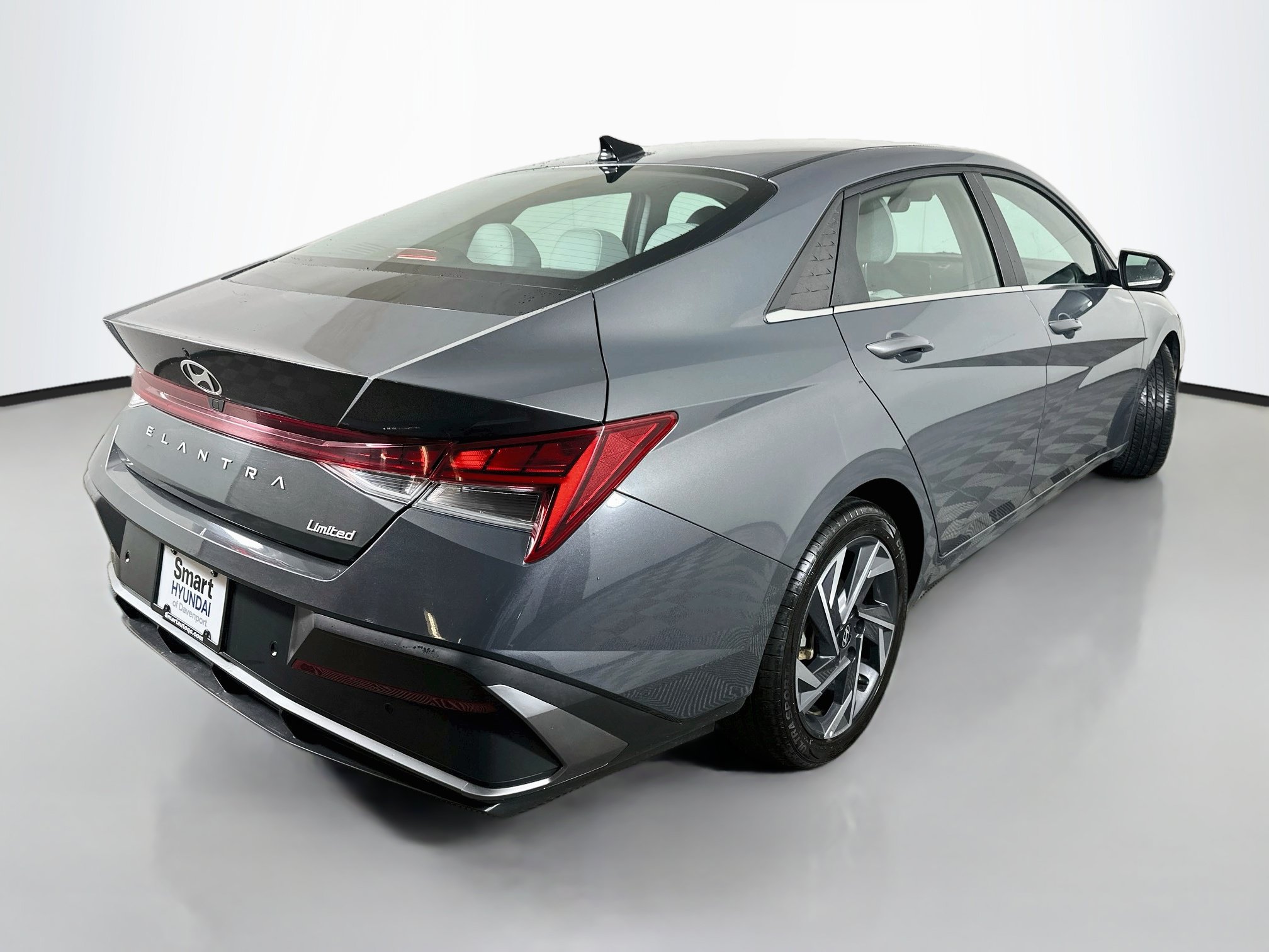 Certified 2024 Hyundai Elantra Limited FWD image 7