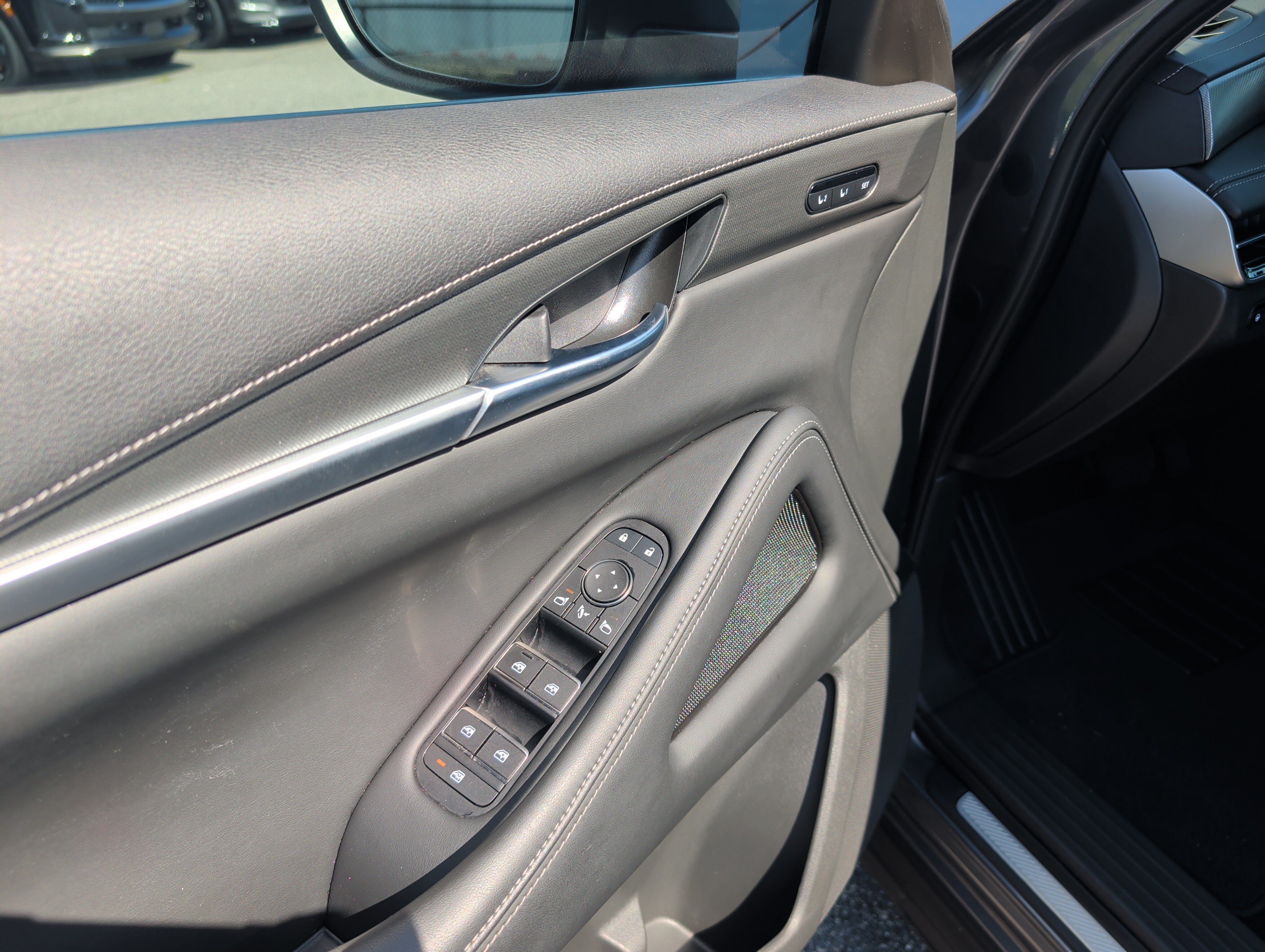 Used 2023 INFINITI QX60 Luxe w/ Cargo Package FWD image 17
